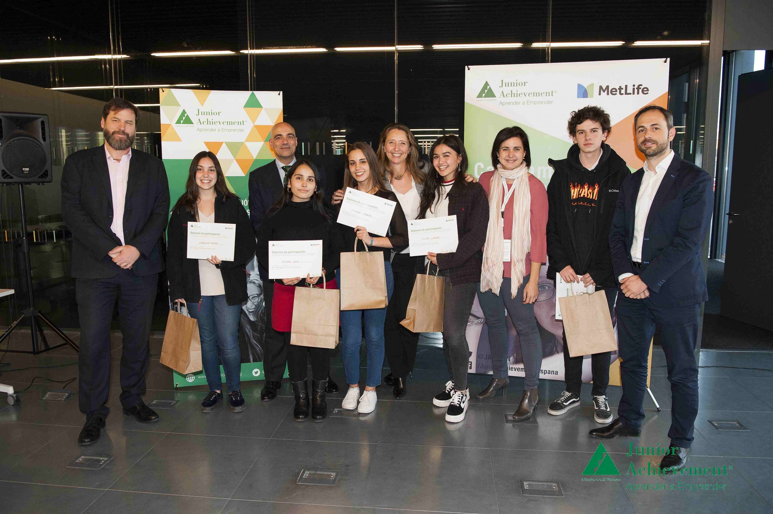 MetLife aproxima a los jóvenes la realidad empresarial en su primer Campamento de Innovación con Junior Achievement