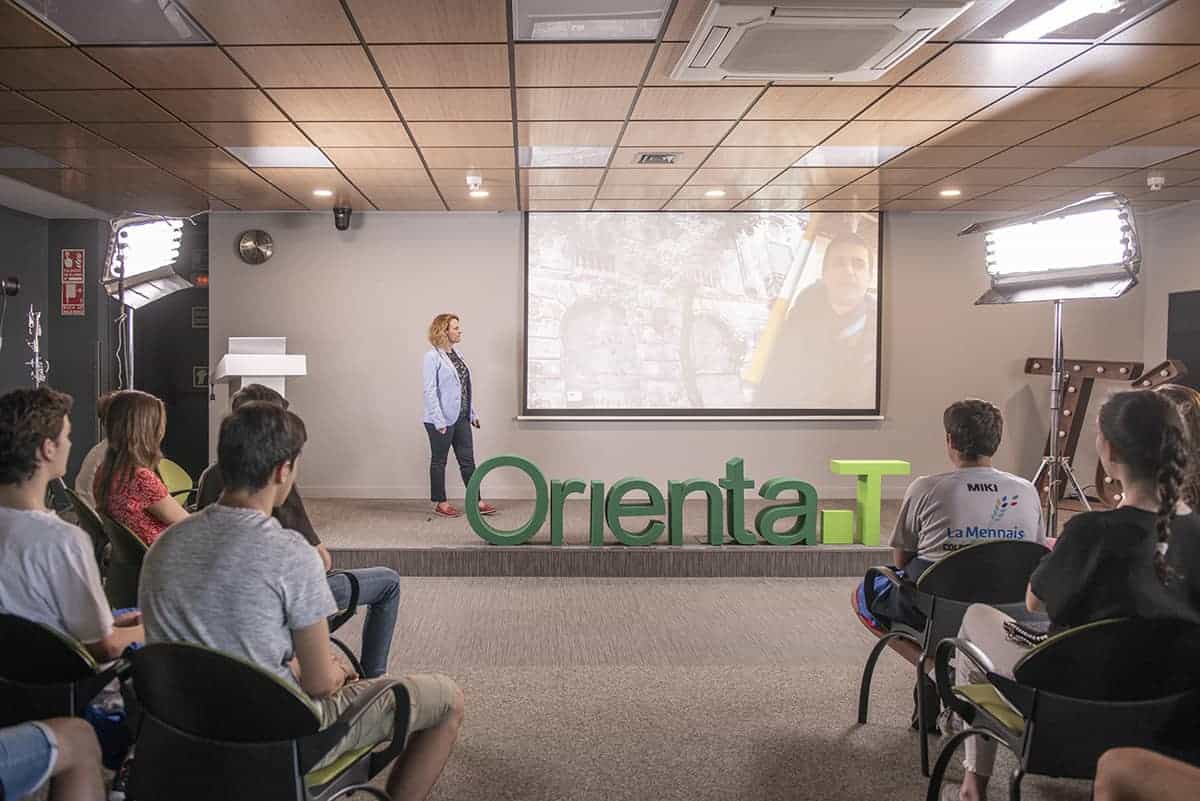 Más de 30.600 jóvenes se han formado en el programa de orientación laboral y fomento de las STEM “Orienta-T” de la Fundación Junior Achievement