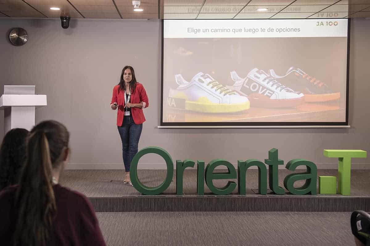 Más de 30.600 jóvenes se han formado en el programa de orientación laboral y fomento de las STEM “Orienta-T” de la Fundación Junior Achievement