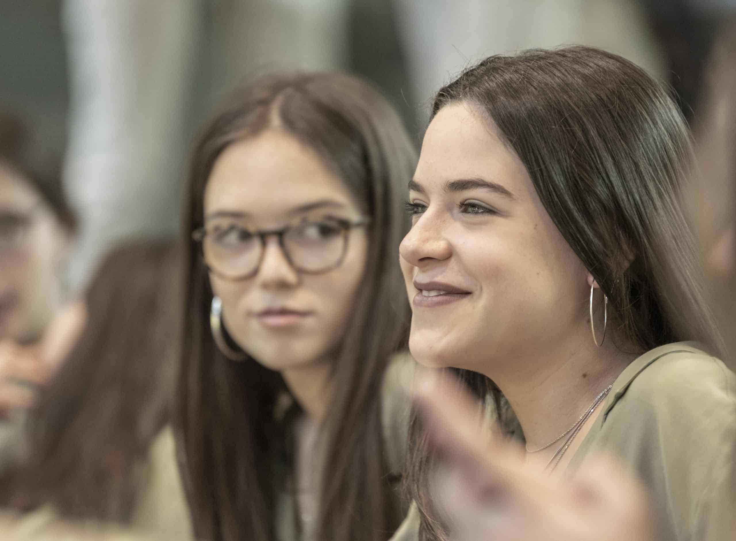 Día Internacional de la mujer | Avanade y Junior Achievement fomentan el liderazgo femenino  con el programa “Socios por un día STEM y mujer”