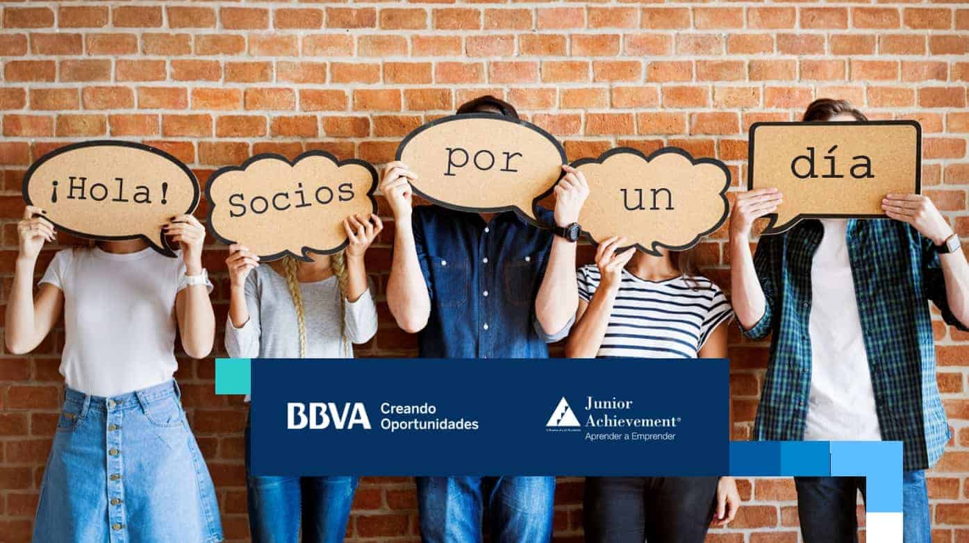 Más de 100 alumnos comparten una jornada laboral con empleados de BBVA en el marco de “Socios por un día”