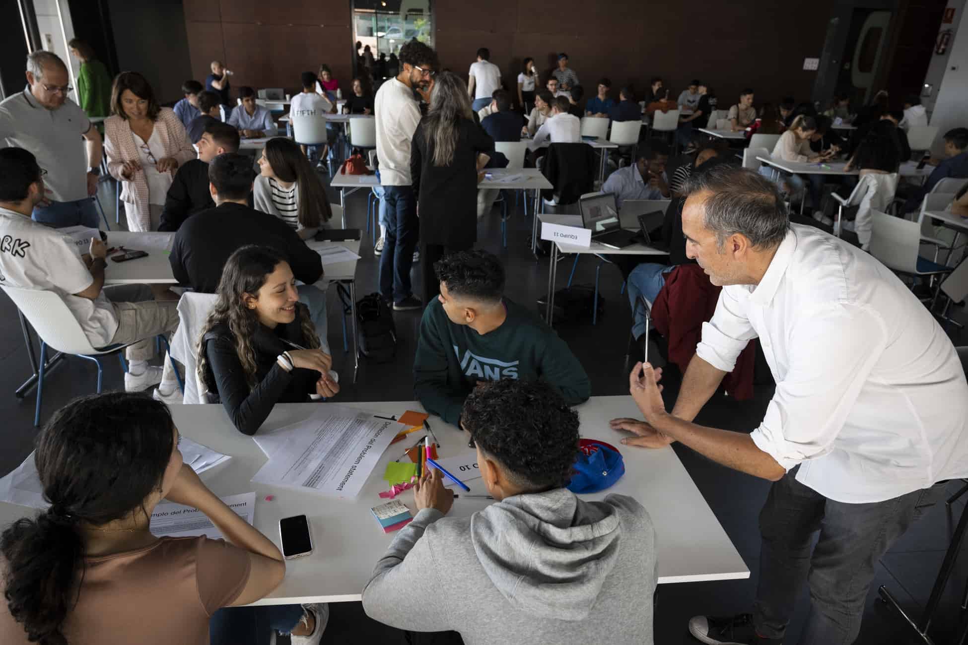 Junior Achievement y Accenture impulsan la innovación entre los jóvenes en el Campamento de Innovación