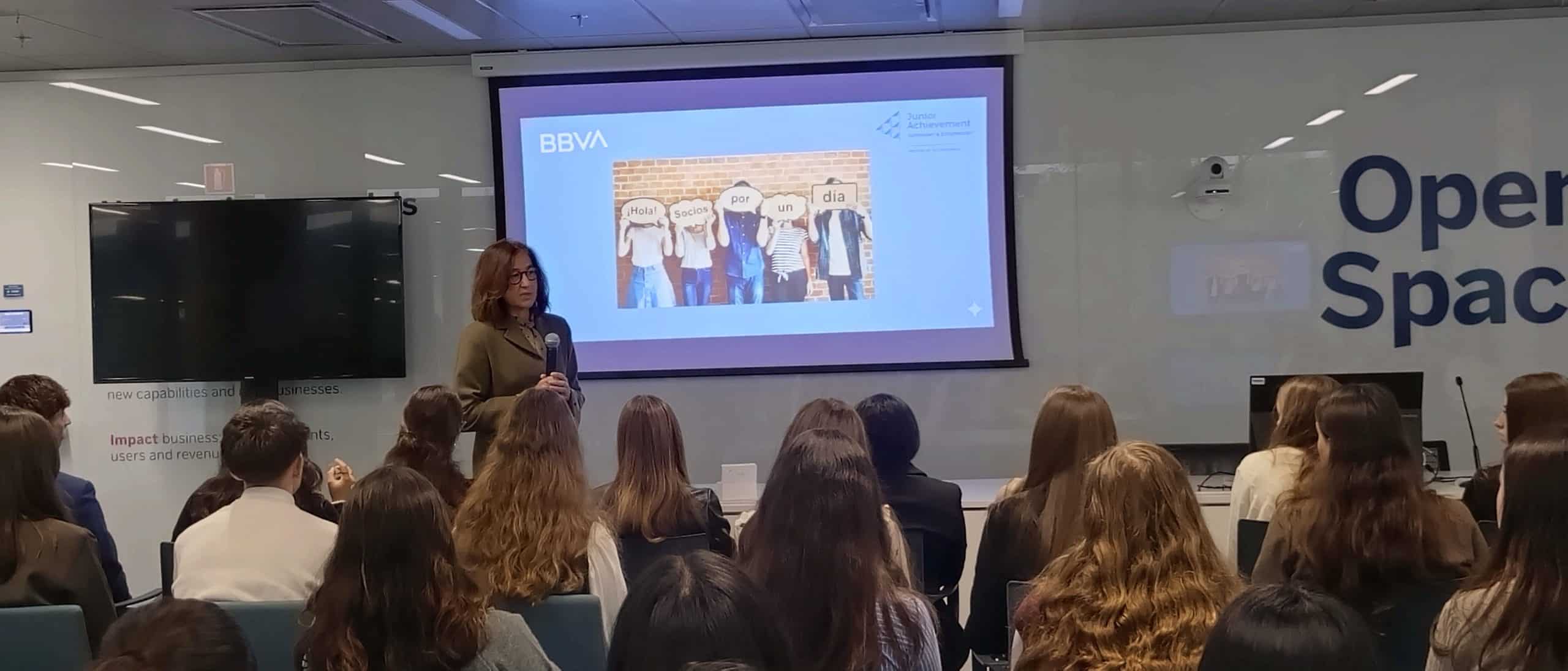 Más de 600 estudiantes se acercan a su futuro profesional de la mano de Socios por un Día