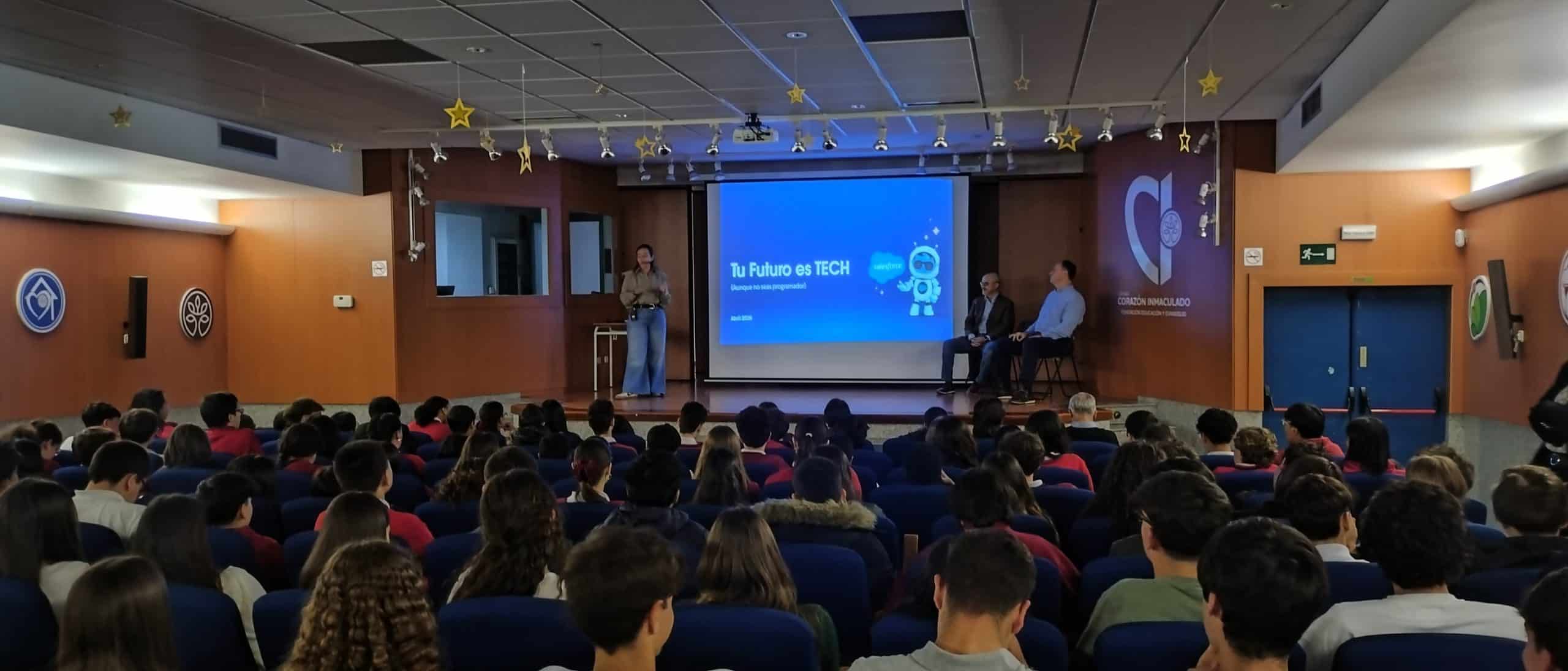 140 estudiantes descubren cómo la tecnología marcará su futuro profesional junto a voluntarios de Salesforce