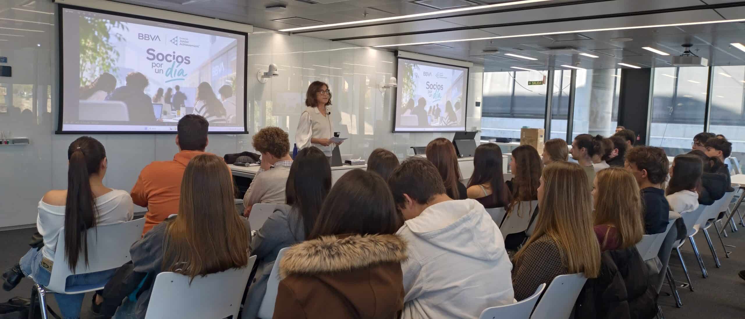 Solo el 45% de los estudiantes españoles han participado en experiencias que les acercan al mundo profesional